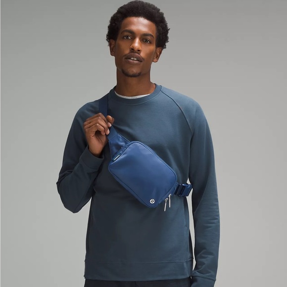 LULULEMON | ✨NEW✨ Everywhere Belt Bag Large 2L in Pitch Blue - Picture 2 of 7